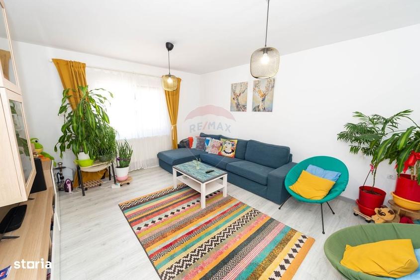 Casă cu 4 camere în Săbăreni