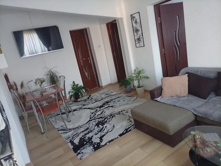 Casă cu 4 camere cu Teren 4 Mp în Band