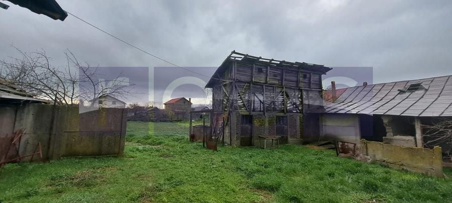 Casă individuală cu 4 camere cu Canalizare în Peretu