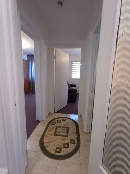 Apartament cu 3 camere semidecomandat, mobilat în Titan