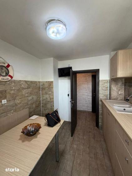 Apartament cu 3 camere semidecomandat în Titan