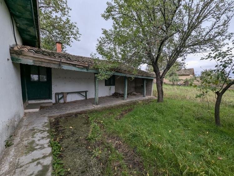 Casă cu 4 camere în Cerna