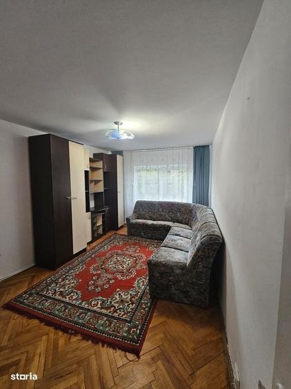 De vanzare apartament cu 2 camere, decomandat, Crisului, etaj 3 - 2