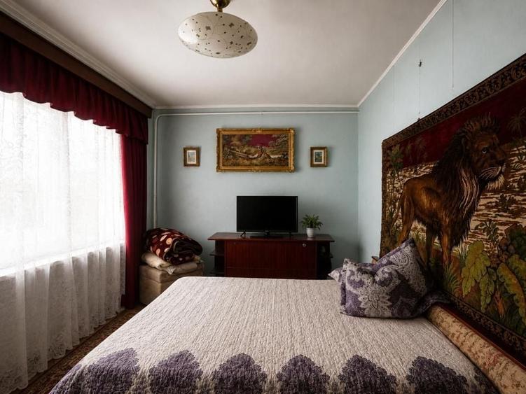 Apartament cu 3 camere semidecomandat în Berceni