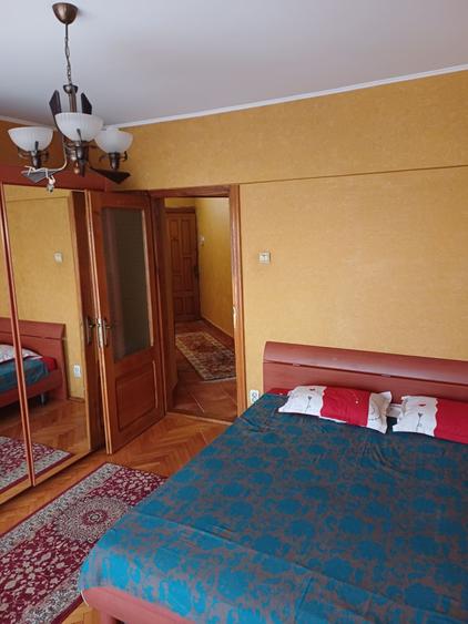 Apartament cu 3 camere decomandat în 1 Mai