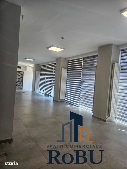 Spațiu comercial, de 229 mp, în Tractorul