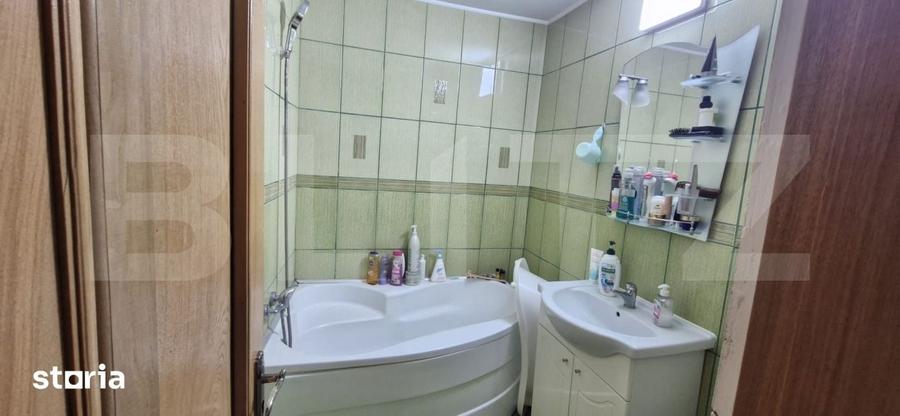 Apartament cu 3 camere în Micro 12