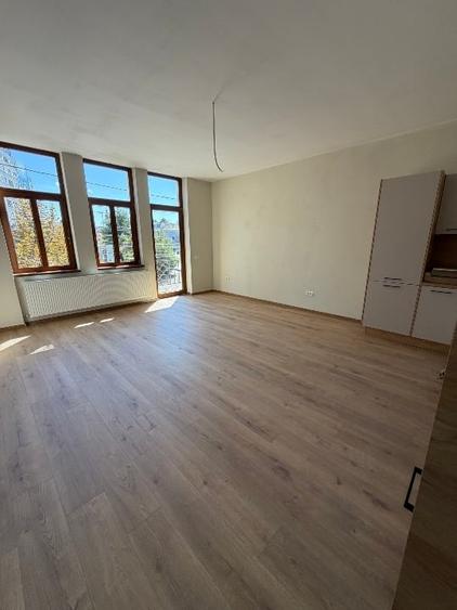 Apartament cu 3 camere decomandat, mobilat în Central