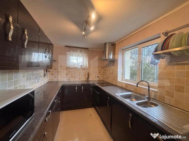 Casă cu 3 camere cu Teren 1300 Mp în Central