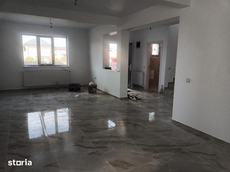 Casă cu 4 camere cu Teren 350 Mp în Joița