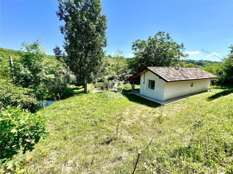 Casă cu 2 camere decomandat cu Teren 950 Mp în Probota