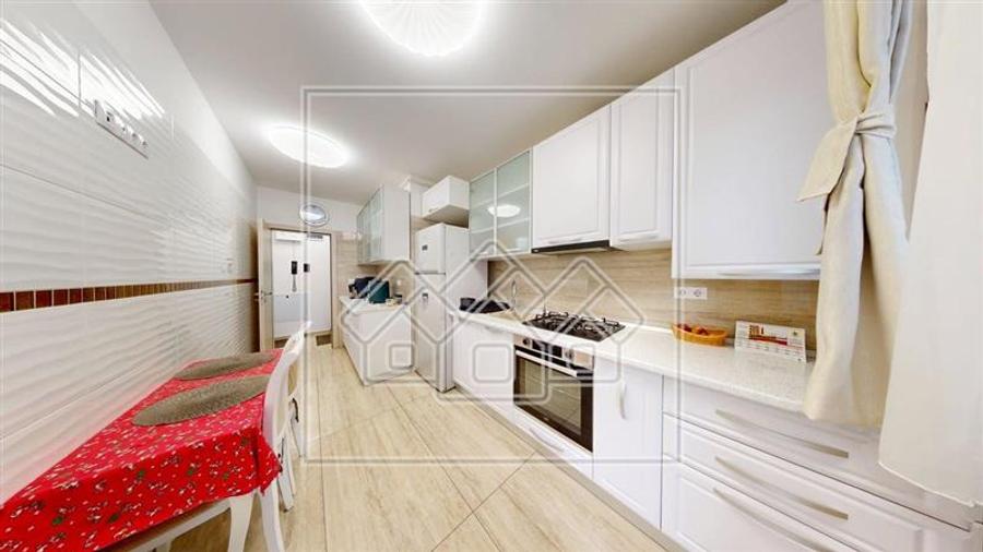 Apartament cu 3 camere decomandat în Piața Cluj