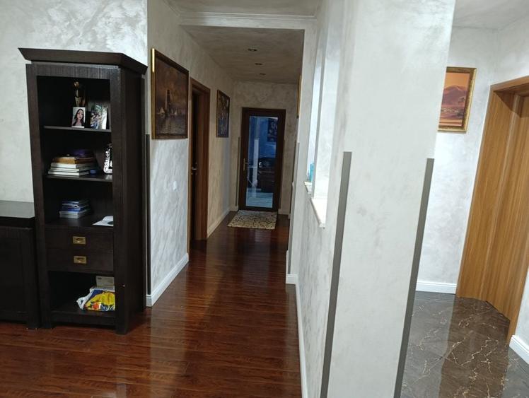 Casă cu 4 camere în Central