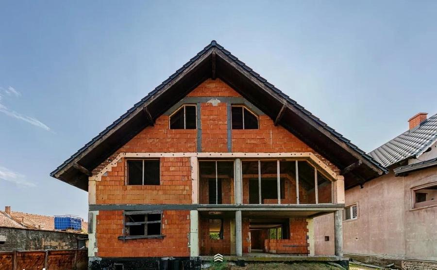 Casă individuală cu 5 camere cu Canalizare în Săcălaz