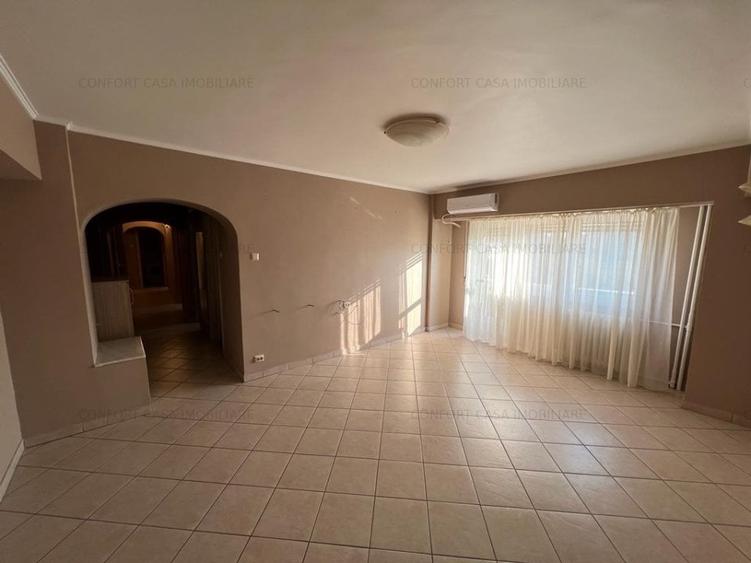 Apartament cu 3 camere decomandat în Unirii