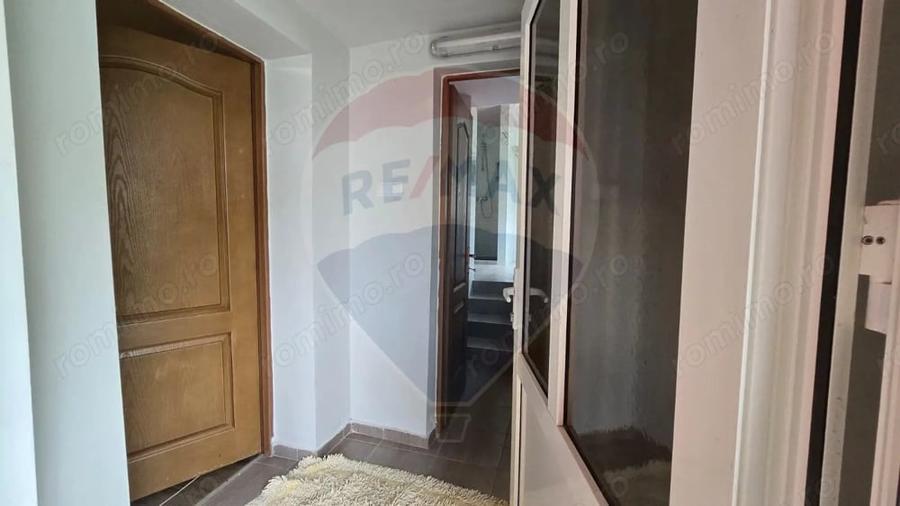 Casă cu 3 camere cu Teren 250 Mp în Central