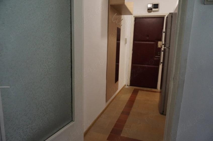 Apartament cu 3 camere semidecomandat în Spitalul Județean