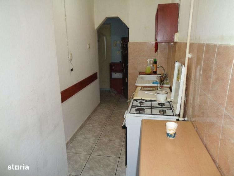 Garsonieră decomandată în UTA