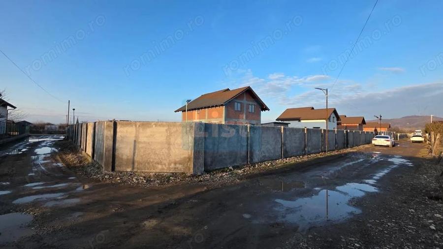 Casă cu Teren 1056 Mp în Ostrovu Corbului