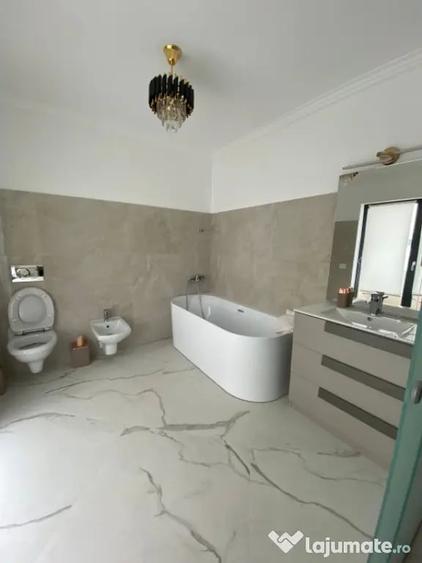 Apartament cu 4 camere decomandat, mobilat în Central