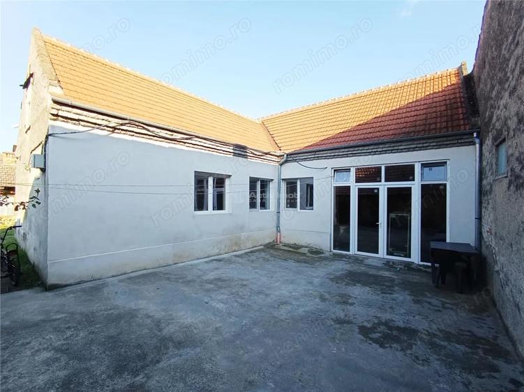 Casă cu 3 camere cu Teren 1642 Mp în Pojejena