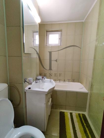 Apartament cu 3 camere semidecomandat în Obor