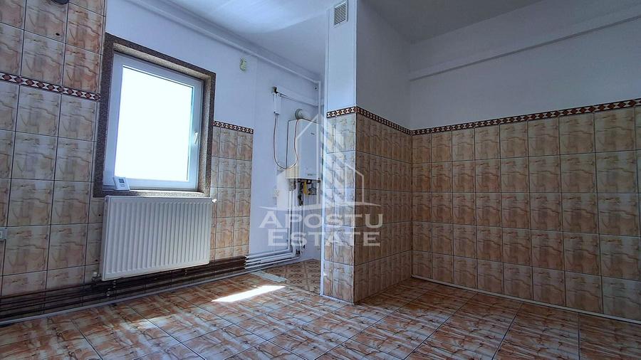 Apartament cu 3 camere decomandat în Confecții