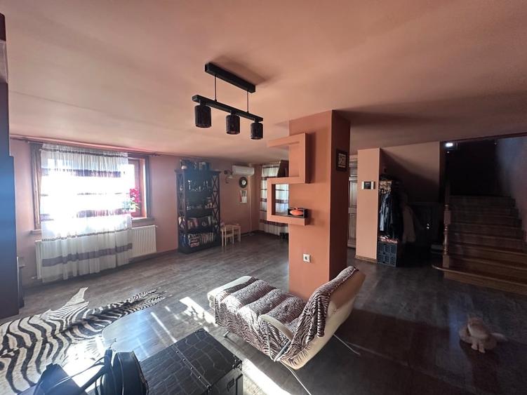 Casă individuală cu 5 camere cu Canalizare în Pieții