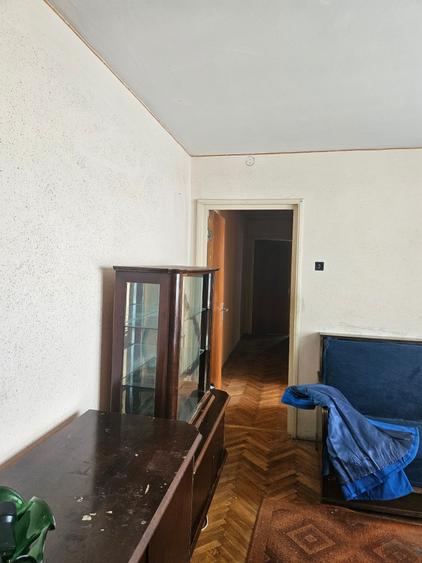 Apartament cu 3 camere semidecomandat în Titan