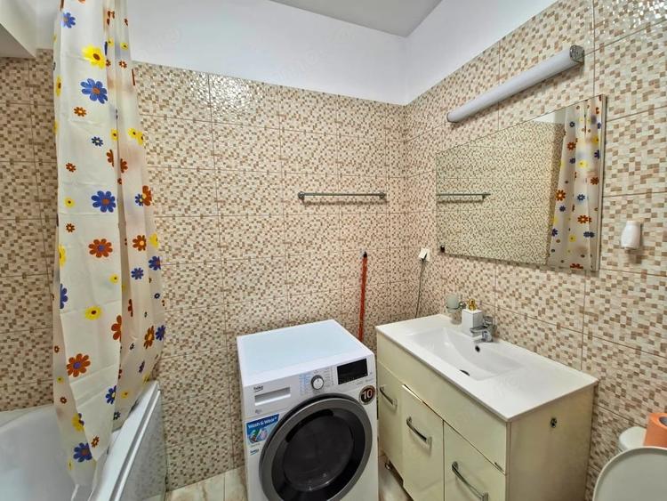 Apartament cu 3 camere decomandat în Căzănești (Râmnicu Vâlcea)