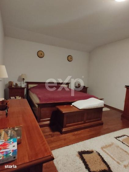 Casă cu 4 camere în Breazu