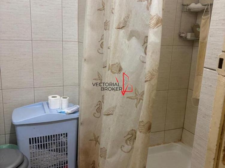 Apartament cu 3 camere semidecomandat în Dristor