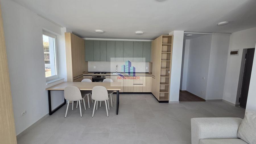Apartament cu 3 camere semidecomandat, mobilat în Florești
