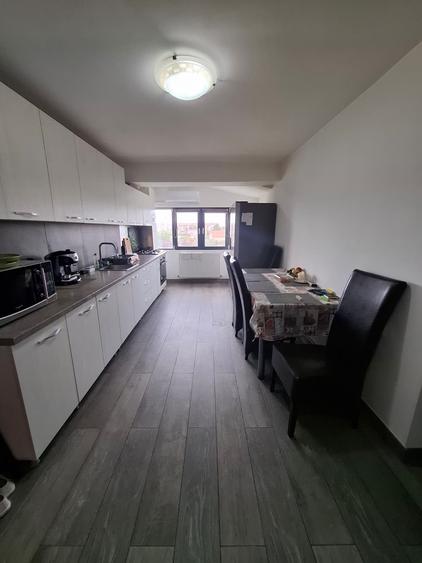 Apartament cu 2 camere semidecomandat în Pârneava