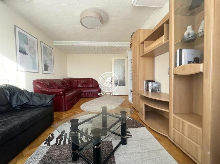 Apartament cu 3 camere decomandat, mobilat în Nicolina
