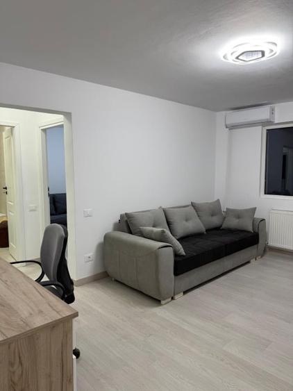 Apartament cu 2 camere semidecomandat, mobilat în Tei