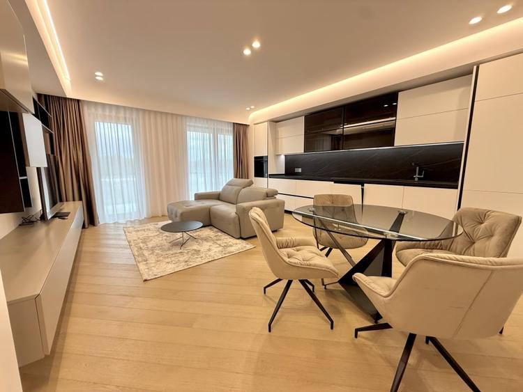 Apartament cu 3 camere decomandat, mobilat în Iancu Nicolae