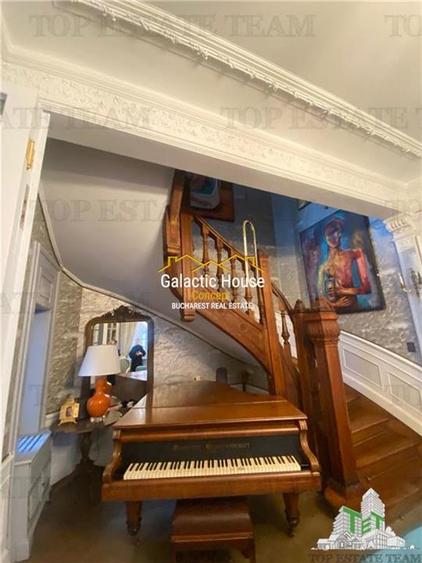 Casă cu 7 camere cu Teren 220 Mp în Central