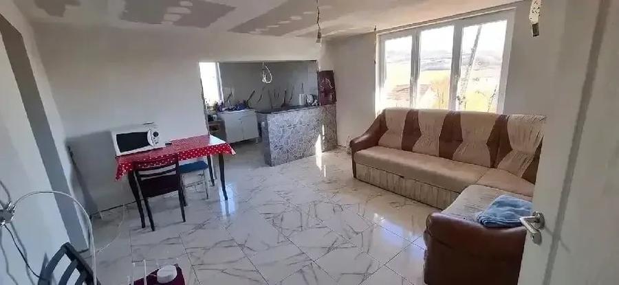 Casă cu 3 camere cu Teren 2000 Mp în Sărmășel