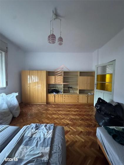 Casă cu 4 camere cu Teren 2000 Mp în Vest