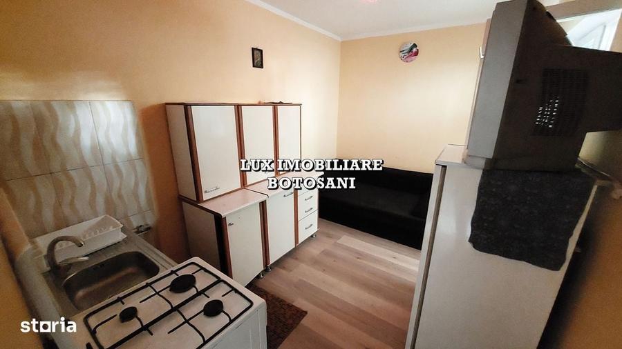 Garsonieră decomandată în Central