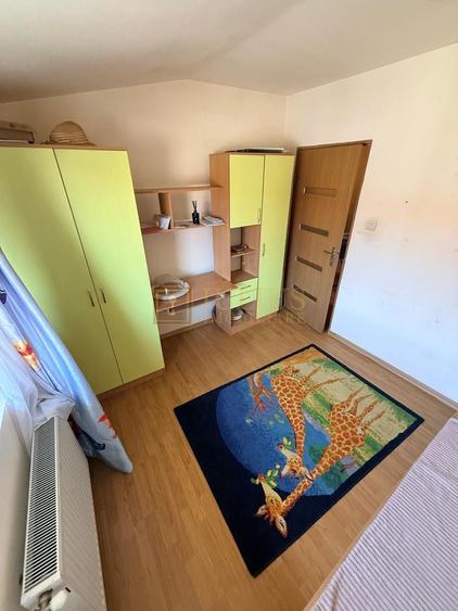 Apartament cu 3 camere decomandat în Dâmbovița