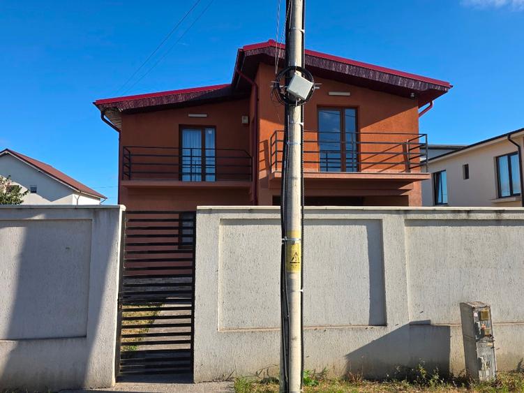 Casă cu 4 camere cu Teren 462 Mp în Lumina