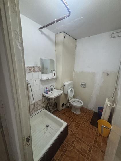 Apartament cu 4 camere decomandat în Rahova