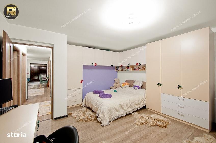 Casă cu 4 camere decomandat în Vânători