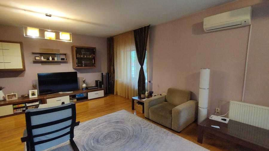 Casă cu 10 camere cu Canalizare în Central