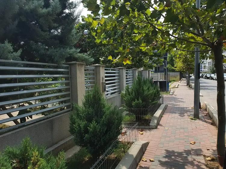 Apartament cu 2 camere decomandat în Titan