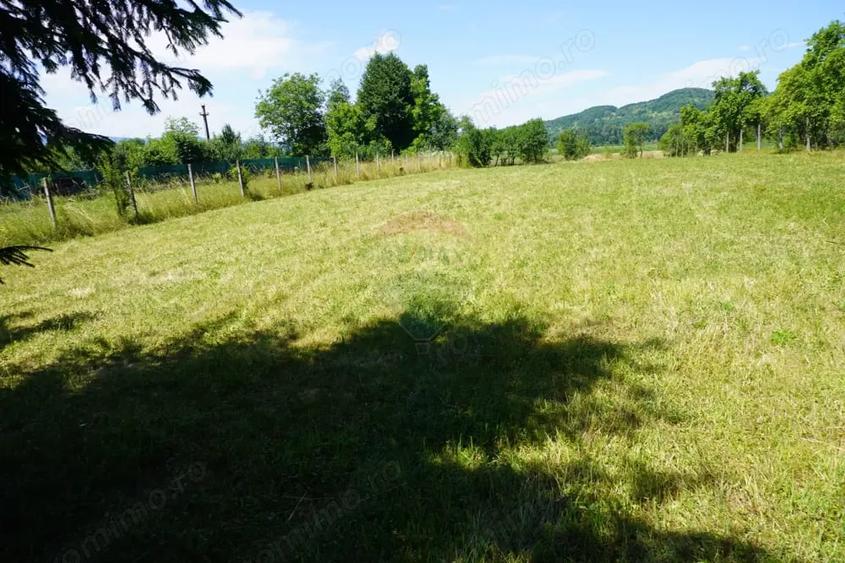 Casă cu 2 camere cu Teren 1958 Mp în Tisa