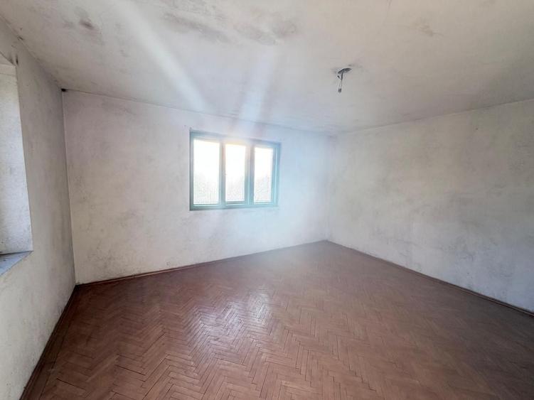 Apartament cu 3 camere decomandat în Exterior Est