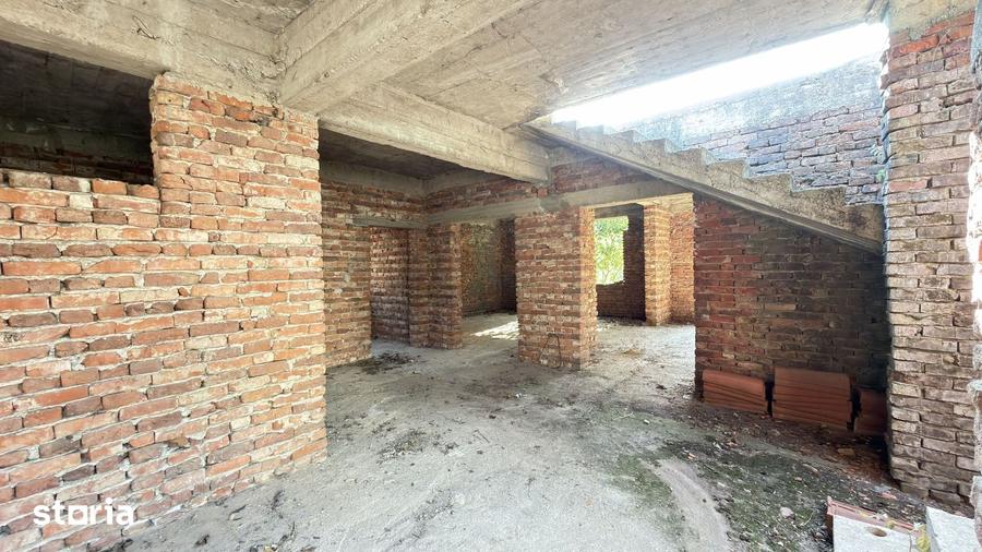 Casă cu 6 camere cu Teren 512 Mp în Central
